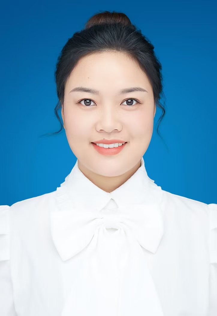 彭月.jpg